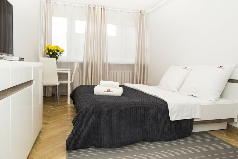 Aparthotel Hosapartments City Center