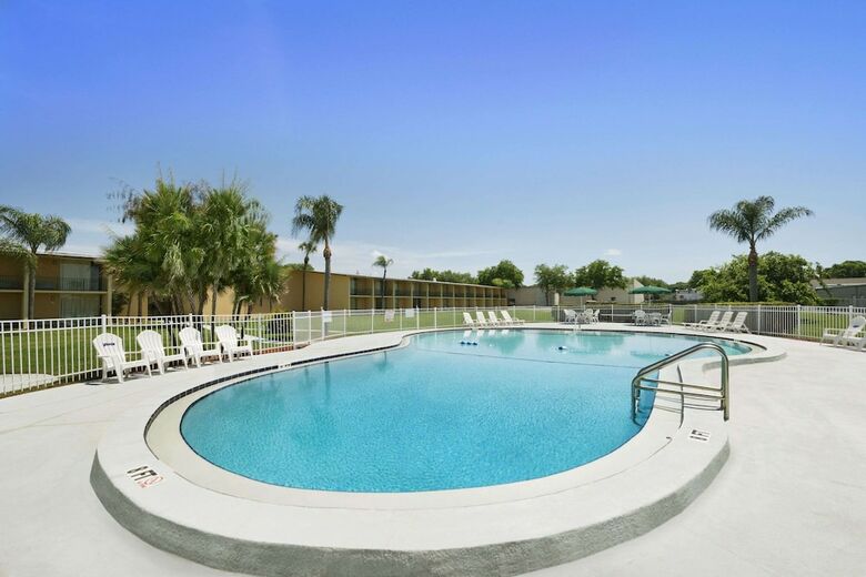 Motel Howard Johnson By Wyndham Winter Haven Fl