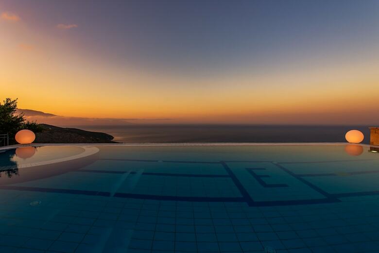 Emerald Villas & Suites