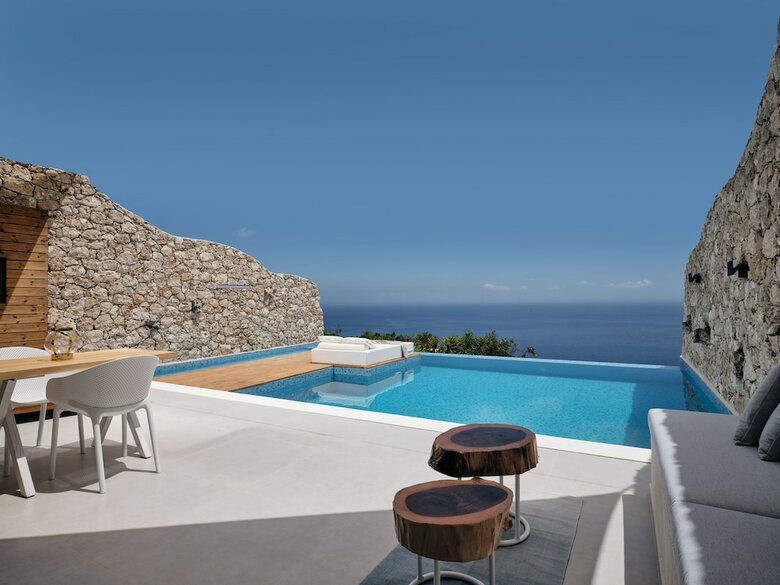 Emerald Villas & Suites