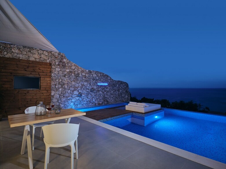 Emerald Villas & Suites