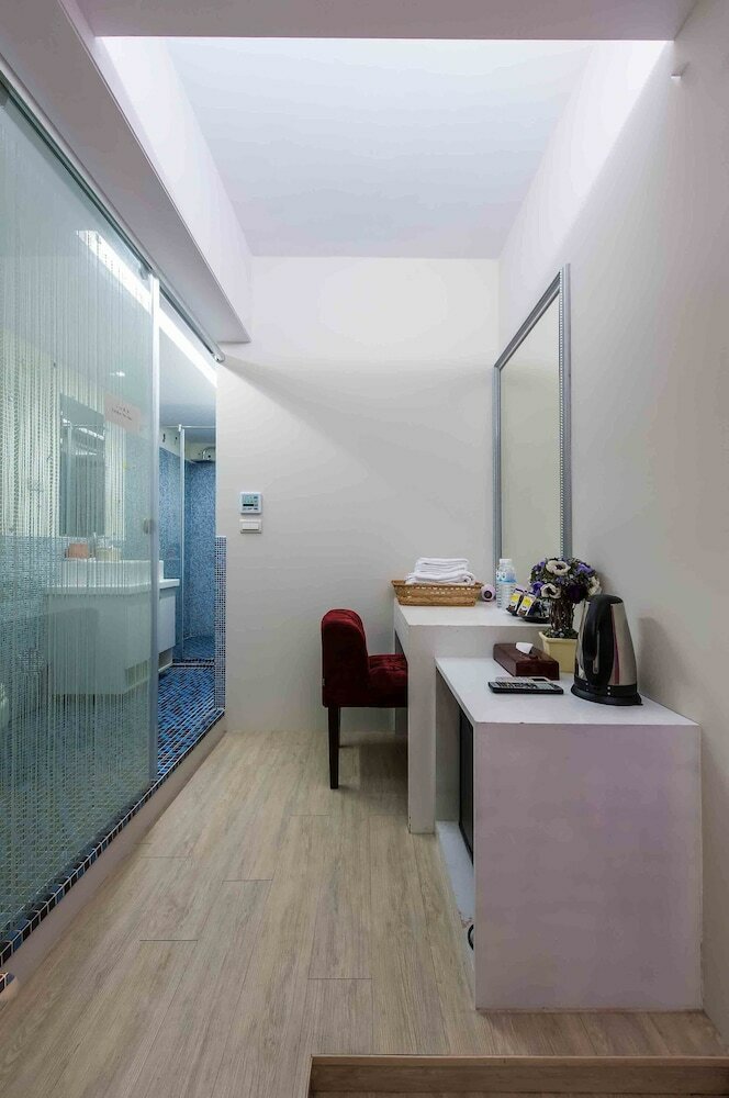 Liz Hotel
