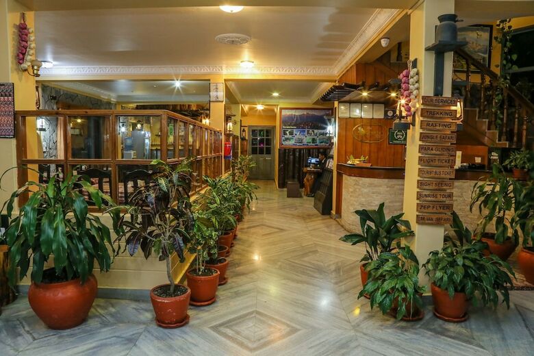 Hotel The Silver Oaks Inn