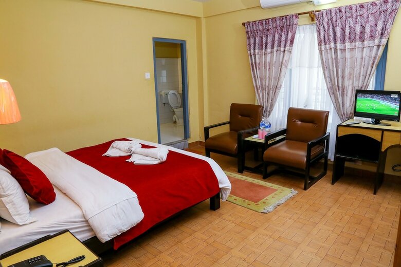 Hotel The Silver Oaks Inn