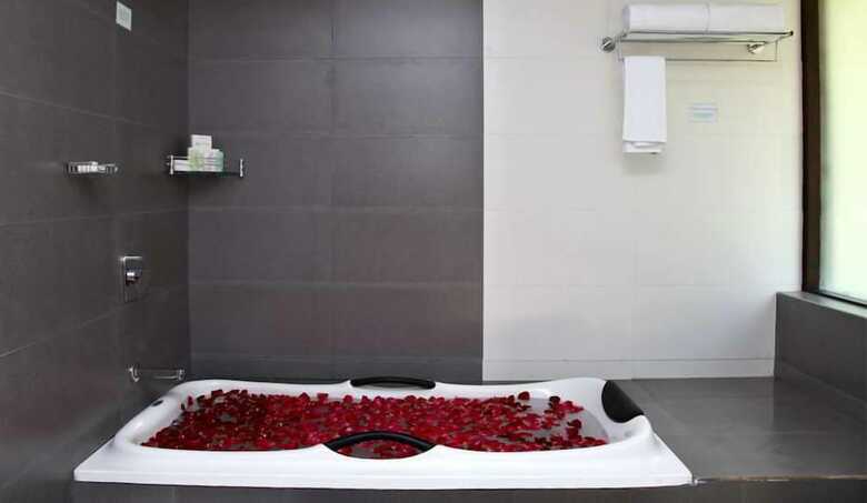 Hotel The Wave Water Front Luxury Resort & Spa