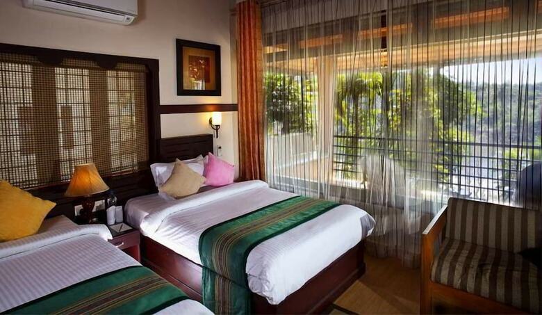 Hotel The Wave Water Front Luxury Resort & Spa