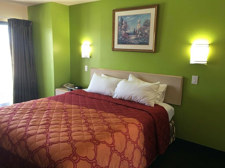 Motel California Inn & Suites