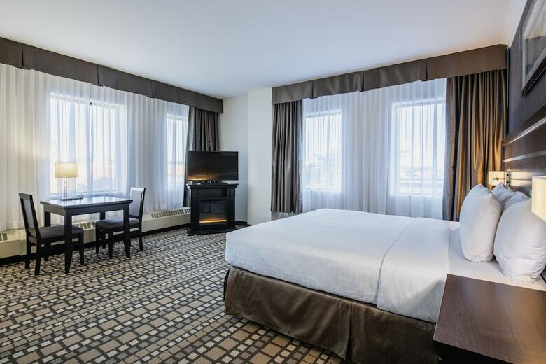 Clarion Hotel & Suites