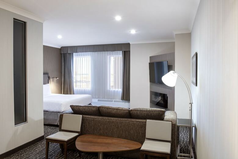 Clarion Hotel & Suites