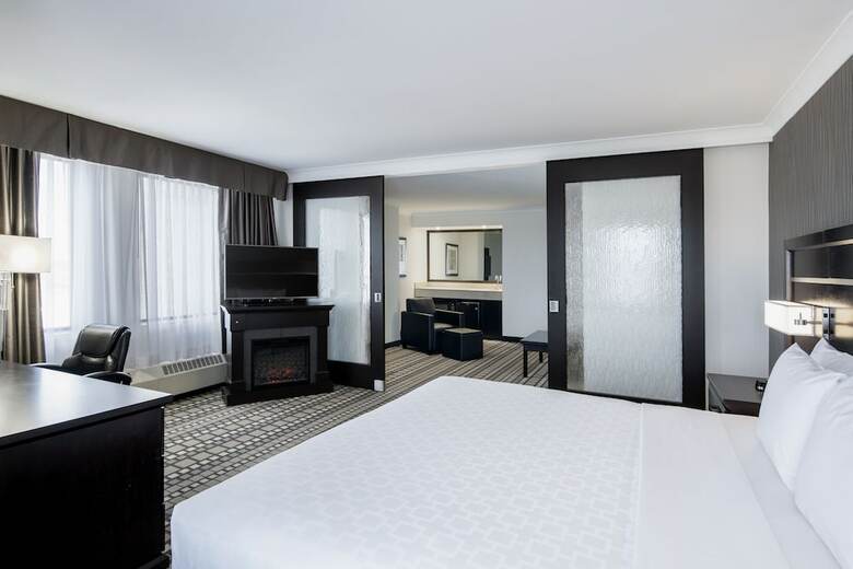 Clarion Hotel & Suites