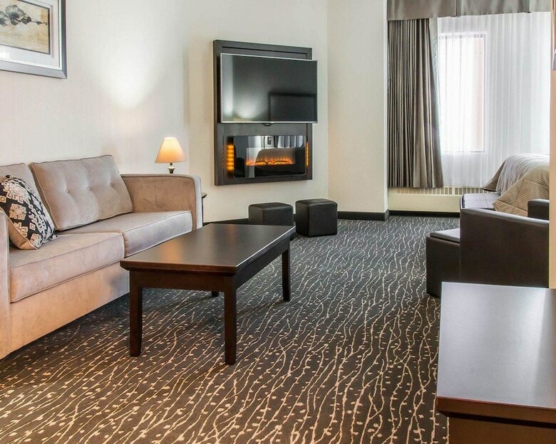 Clarion Hotel & Suites