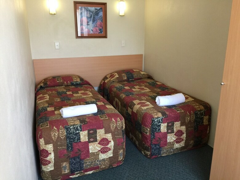 Hotel Redleaf Resort