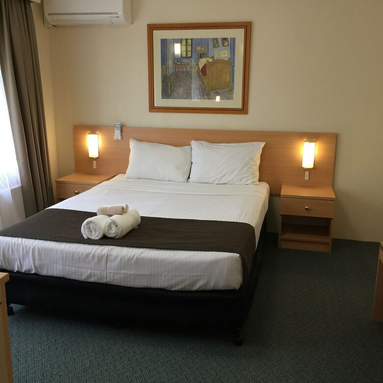 Hotel Redleaf Resort