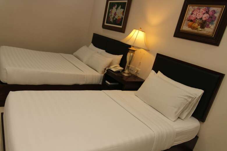 Main Hotel & Suites