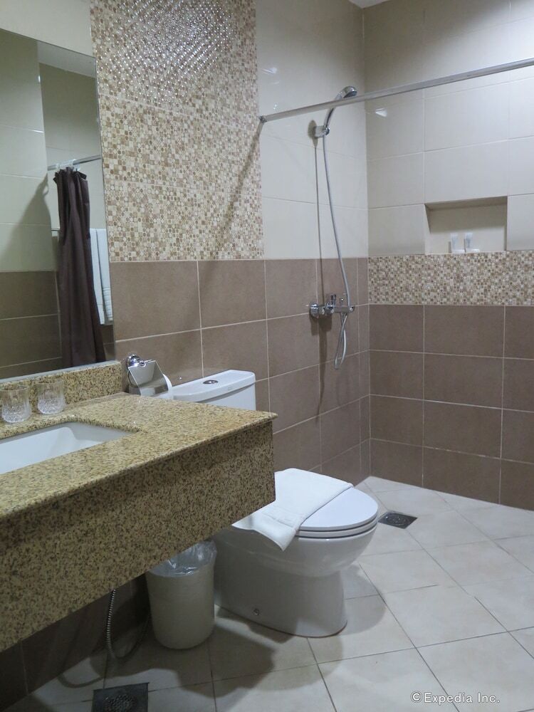 Main Hotel & Suites