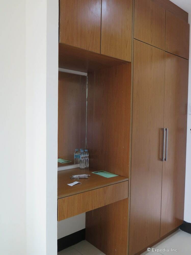 Main Hotel & Suites