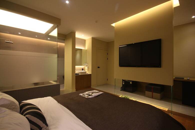 Club Hotel