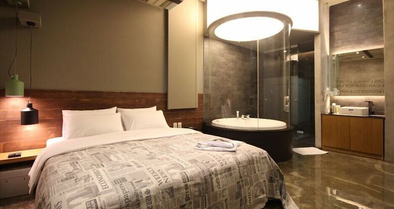 Club Hotel
