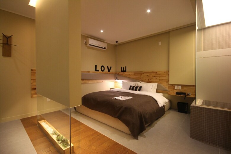 Club Hotel