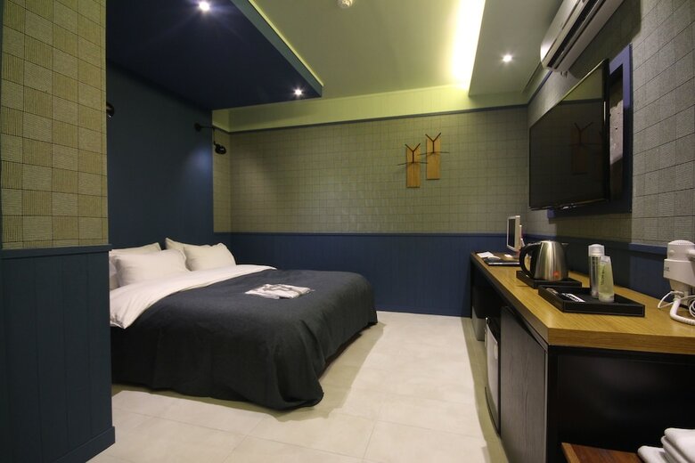 Club Hotel