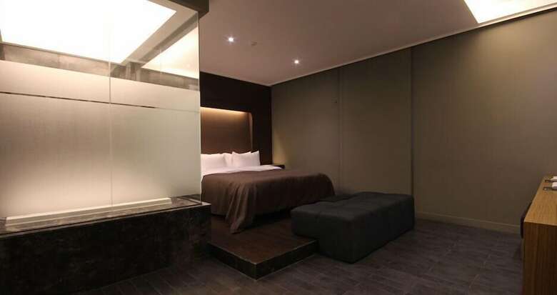 Club Hotel