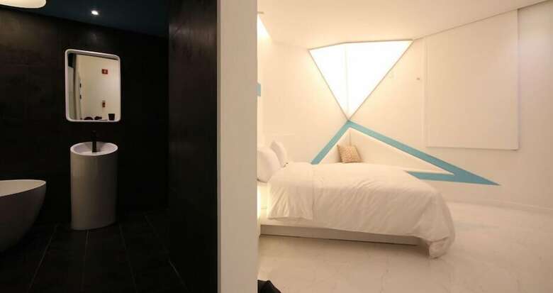 Club Hotel