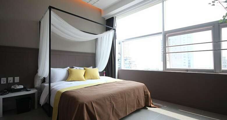 Club Hotel