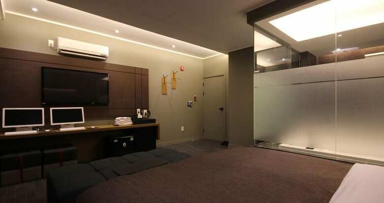 Club Hotel