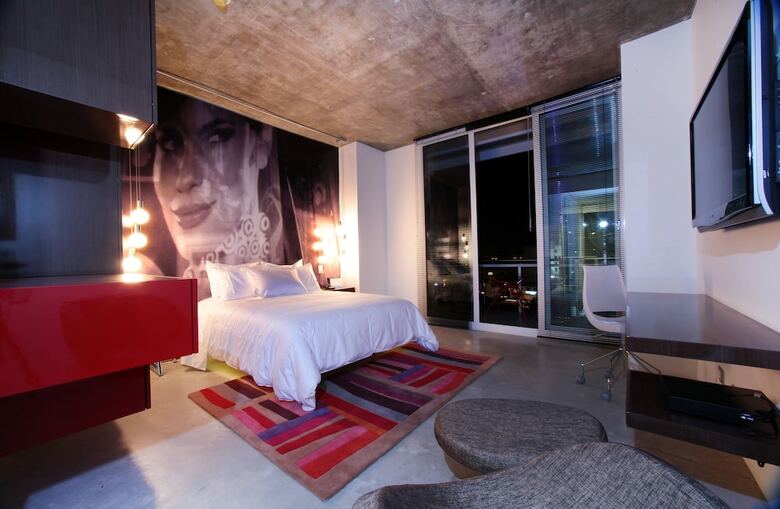 Now Hotel