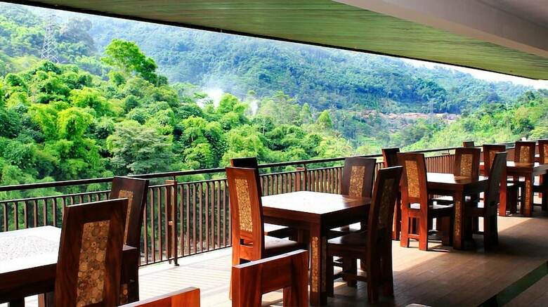 Hotel D'riam Riverside Resort