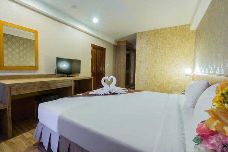 Hotel Three Seasons Place