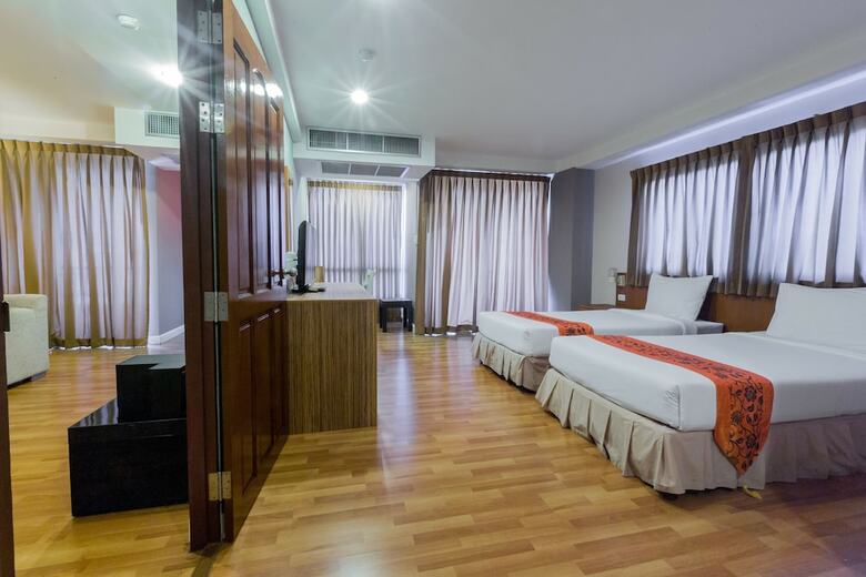 Hotel Three Seasons Place