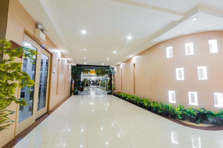 Hotel Three Seasons Place