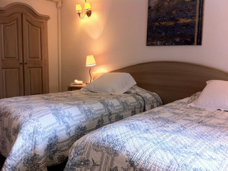 Hotel Authentic By Balladins Le Mas Des Ecureuils