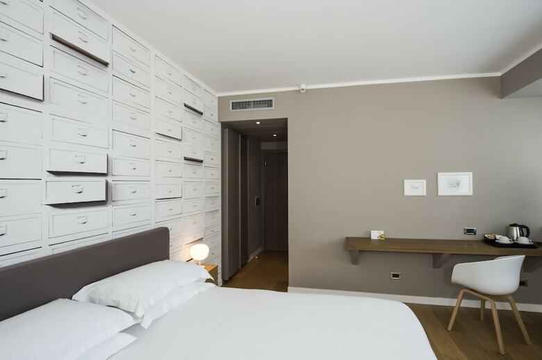 Fh Crystal Hotel