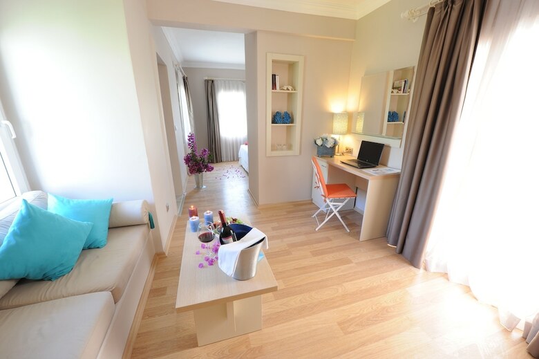 Hotel Mavi Suite T�rkb�k�