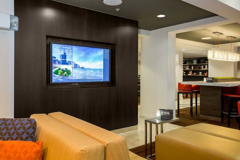 Hotel Courtyard By Marriott Chicago Bloomingdale
