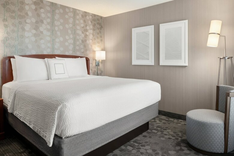 Hotel Courtyard By Marriott Chicago Bloomingdale