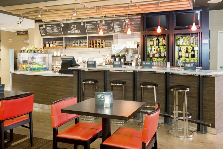 Hotel Courtyard By Marriott Chicago Bloomingdale