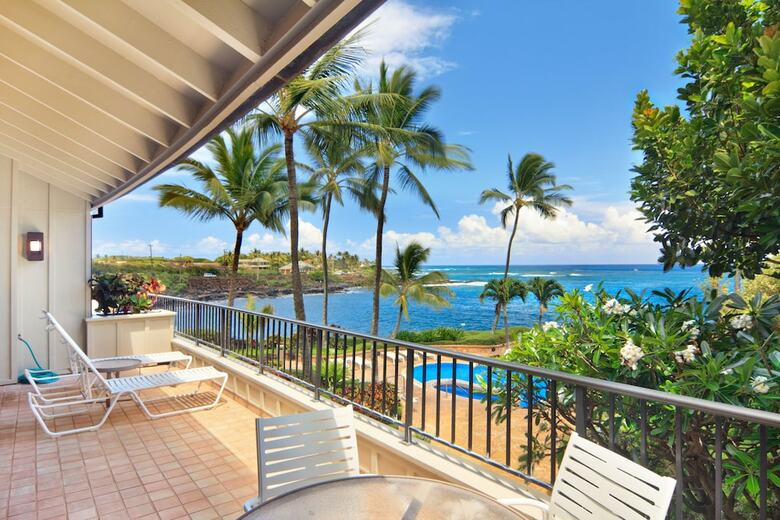 Whalers Cove Oceanfront Resort