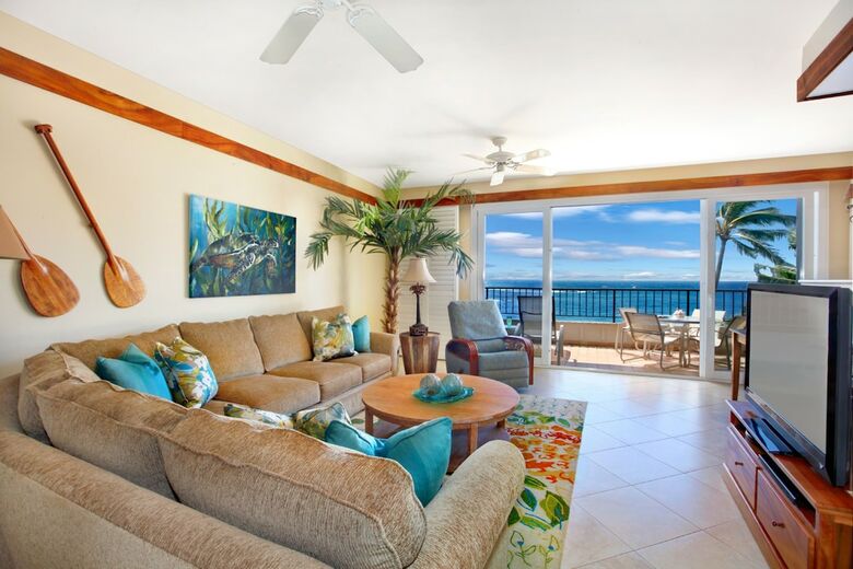 Whalers Cove Oceanfront Resort