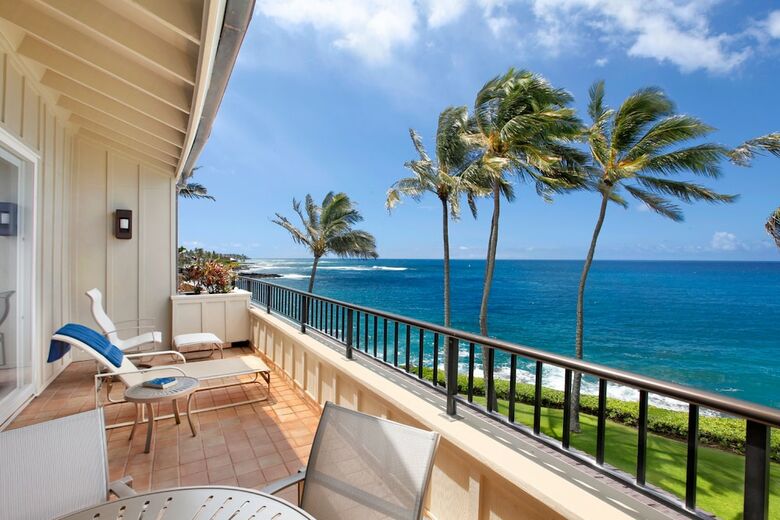 Whalers Cove Oceanfront Resort