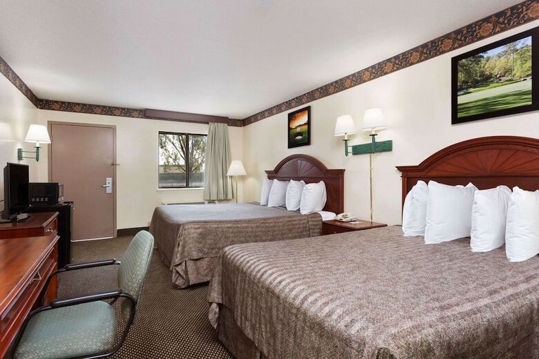 Hotel Heritage Inn