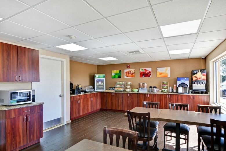 Hotel Quality Inn & Suites Heritage Park