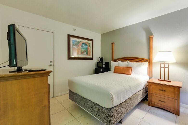 Pierview Hotel & Suites