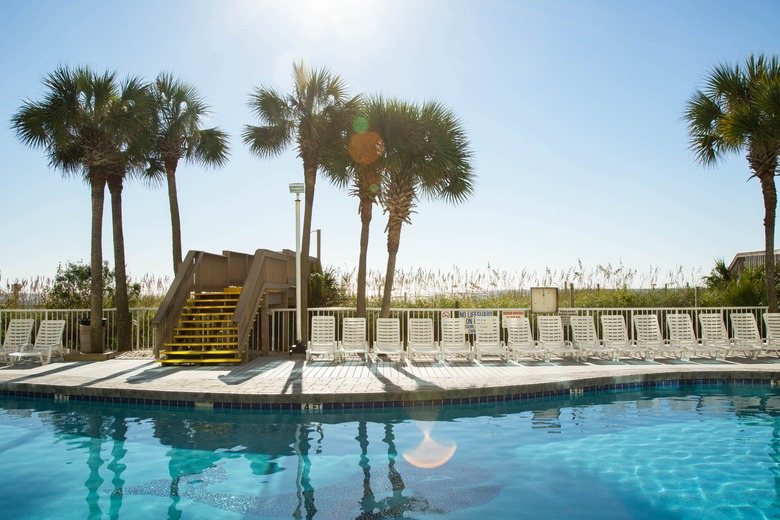 Hotel Crown Reef Beach Resort And Waterpark