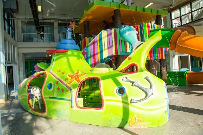 Hotel Crown Reef Beach Resort And Waterpark