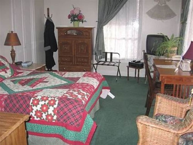 Bed & Breakfast Olde Judge Mansion