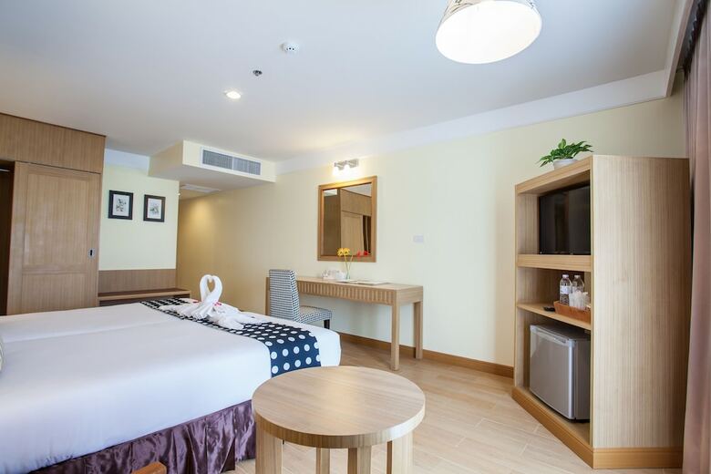 Paradise Hotel
