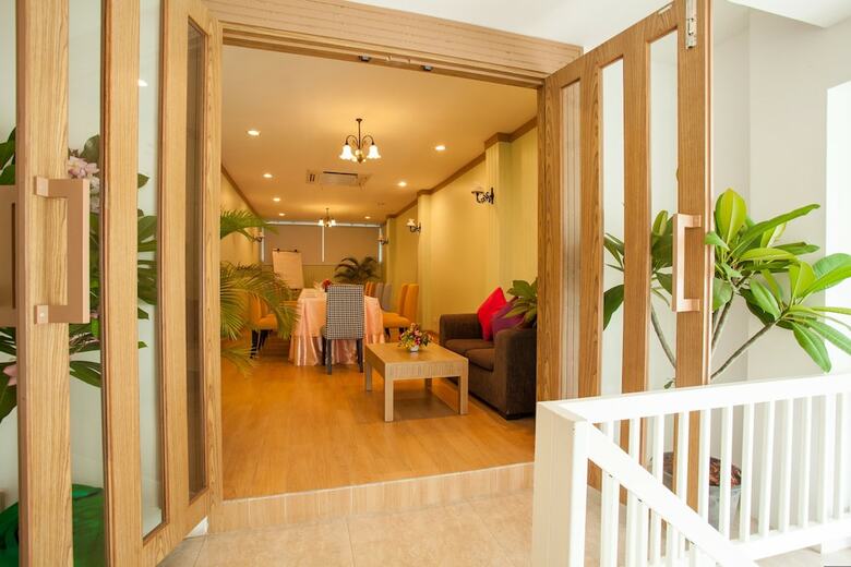 Paradise Hotel